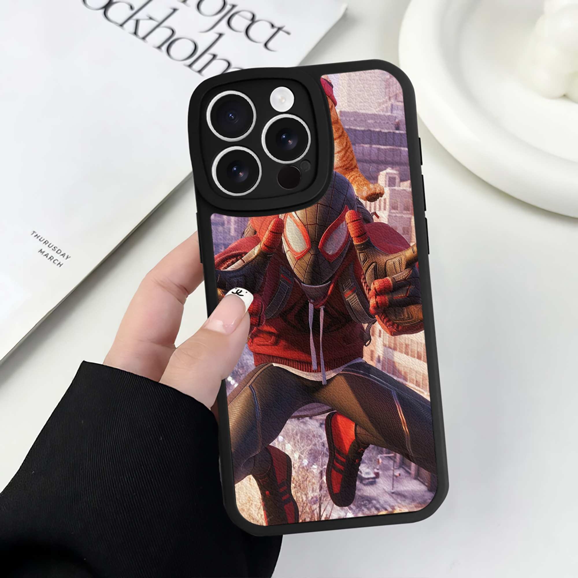 Spider Man スパイダーマン 【iPhone 16シリーズ対応】シリコンスマホケース（レザー調） 材質：シリコン